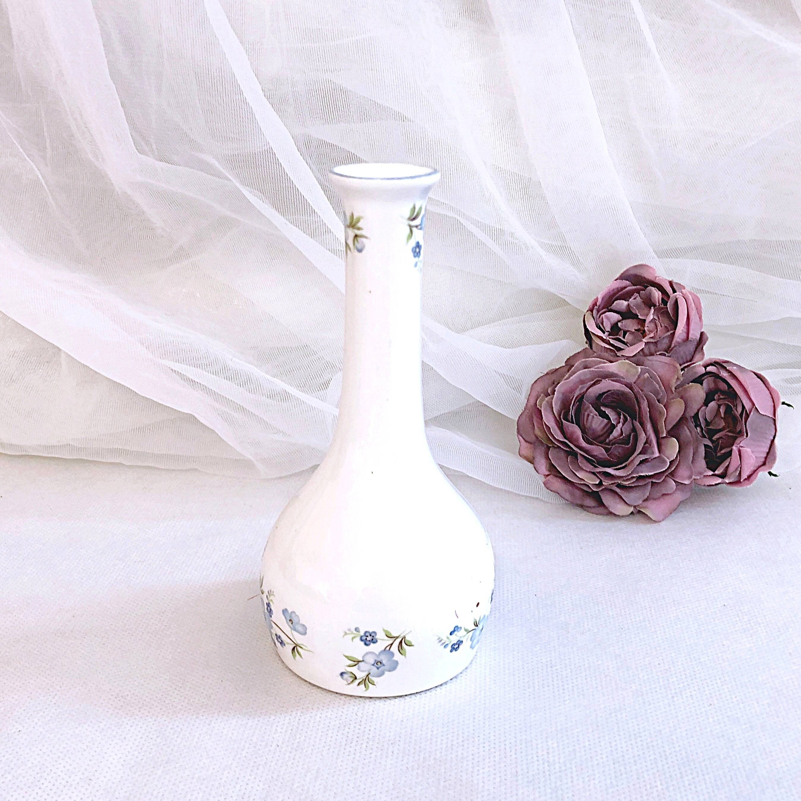 Fine porcelain soliflore vase with floral decoration England Staffordshire