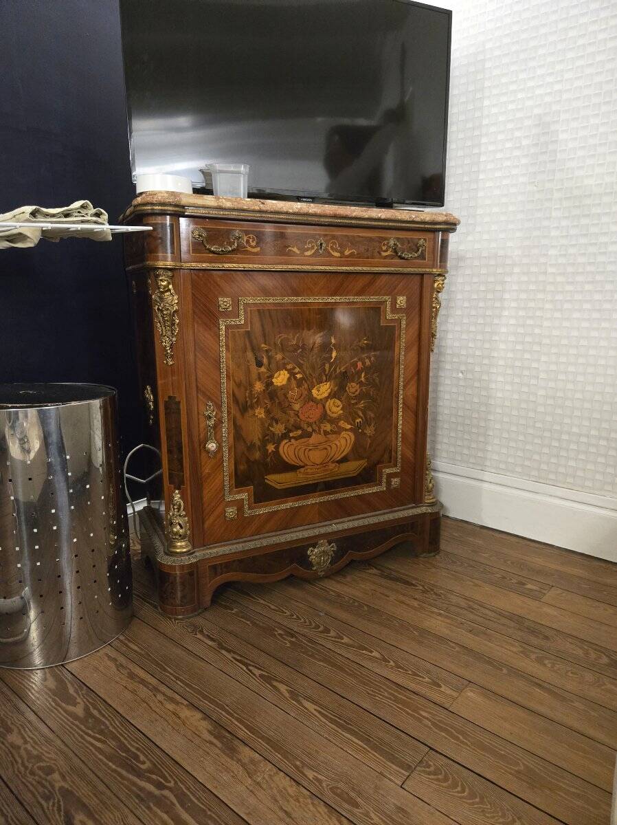 Support furniture in precious wood marquetry, richly decorated with floral marquetry.