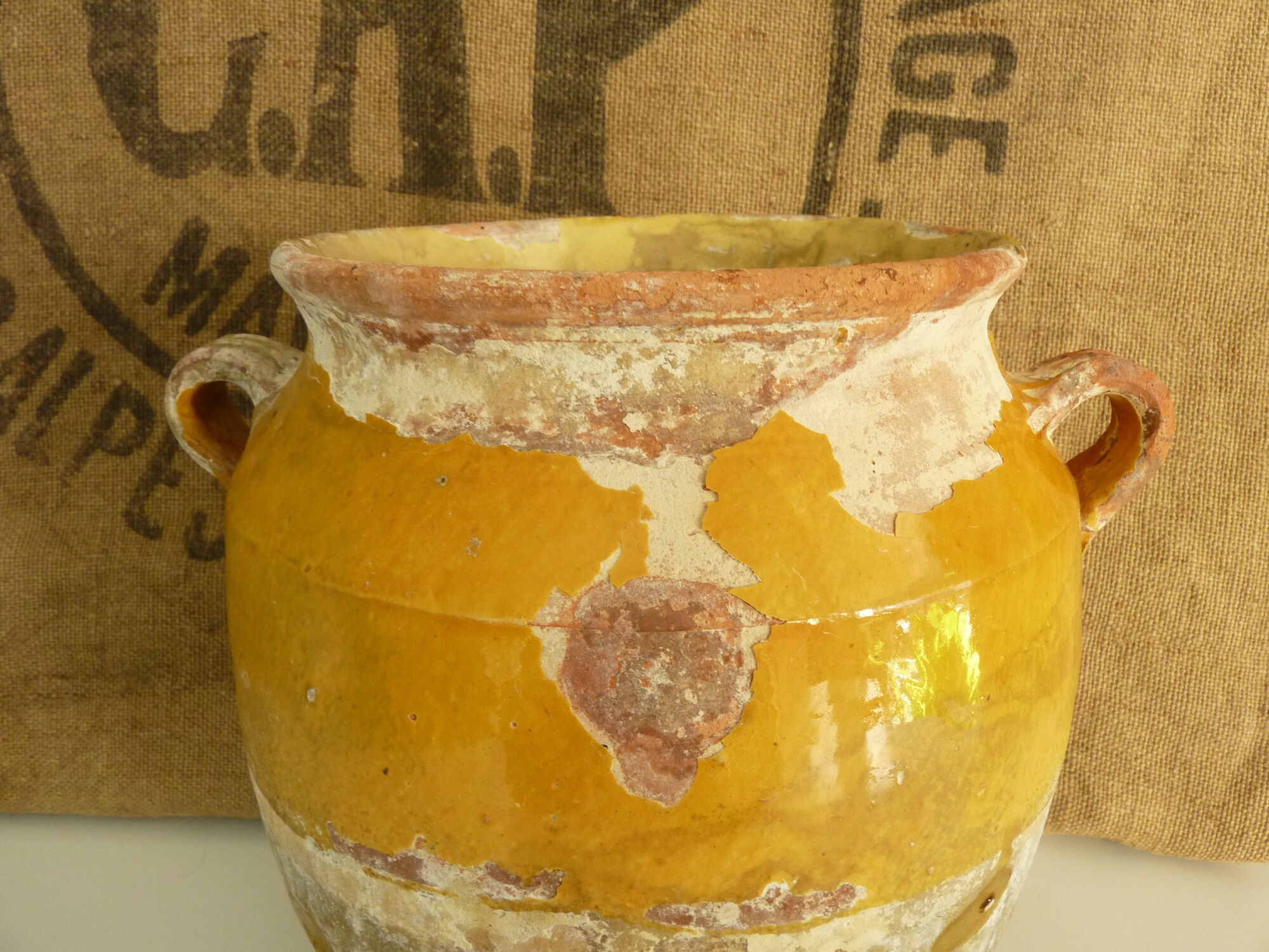 Vernified yellow candied pot