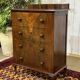 Commode anglaise en loupe de noyer et chêne, années 1930