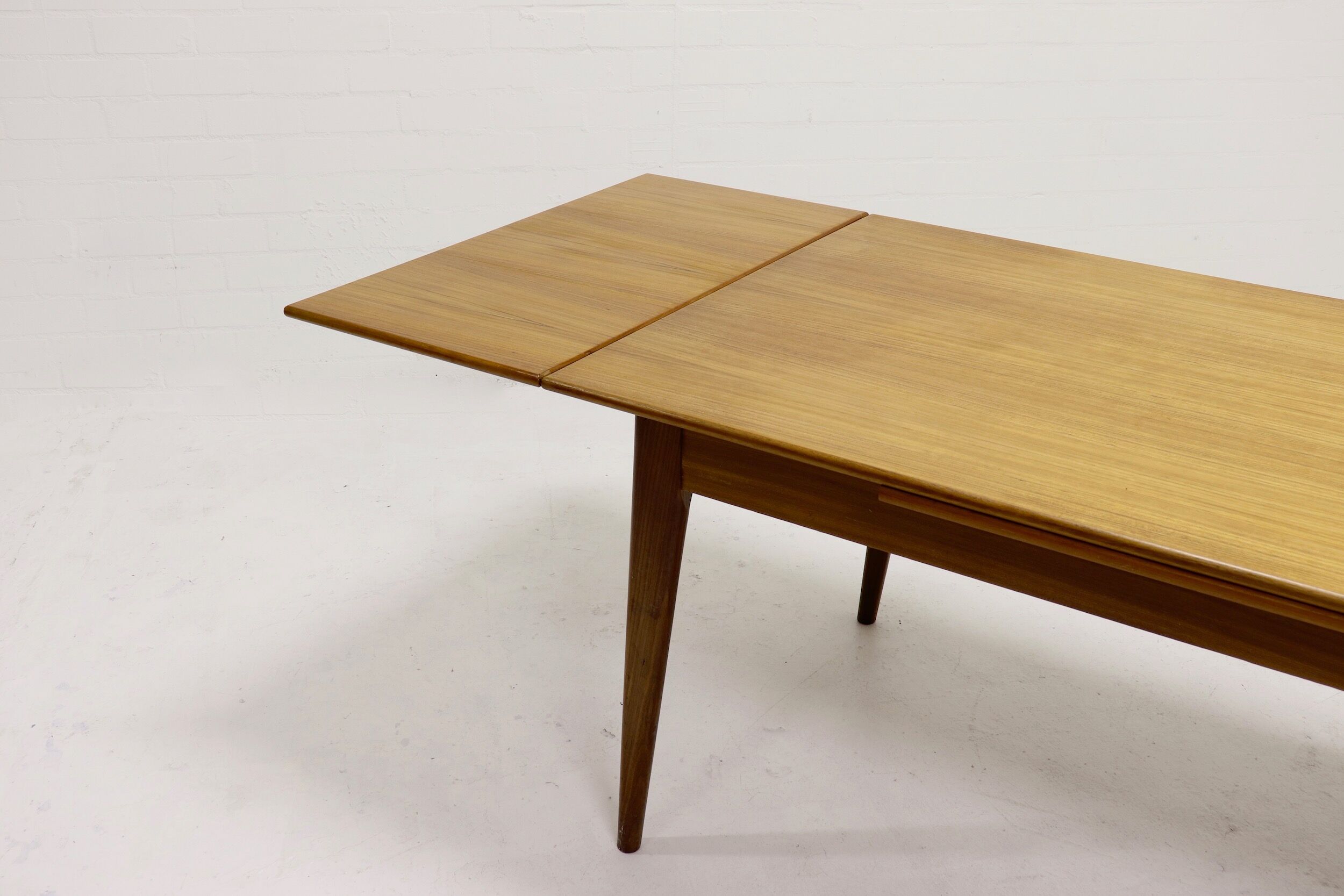 Table à manger design danois en teck extensible des années 1960