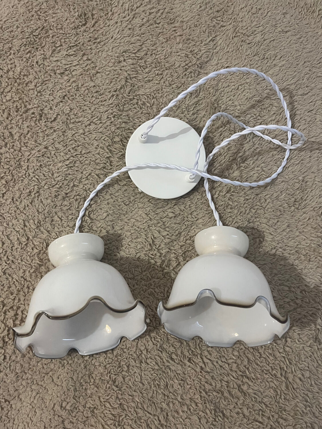 Suspension fleur double en opaline