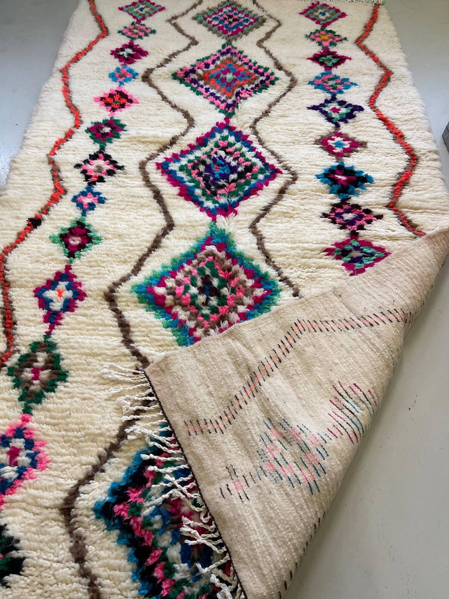 Moroccan Berber rug in cream wool with multicoloured diamonds – 250 × 147 cm
