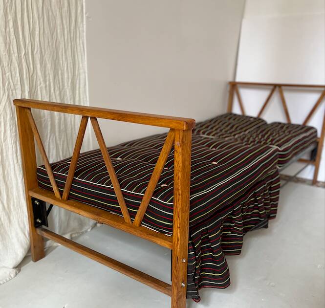 Two-seater bench convertible into a single bed.