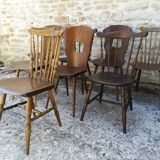Chaises de bistrot depareillées