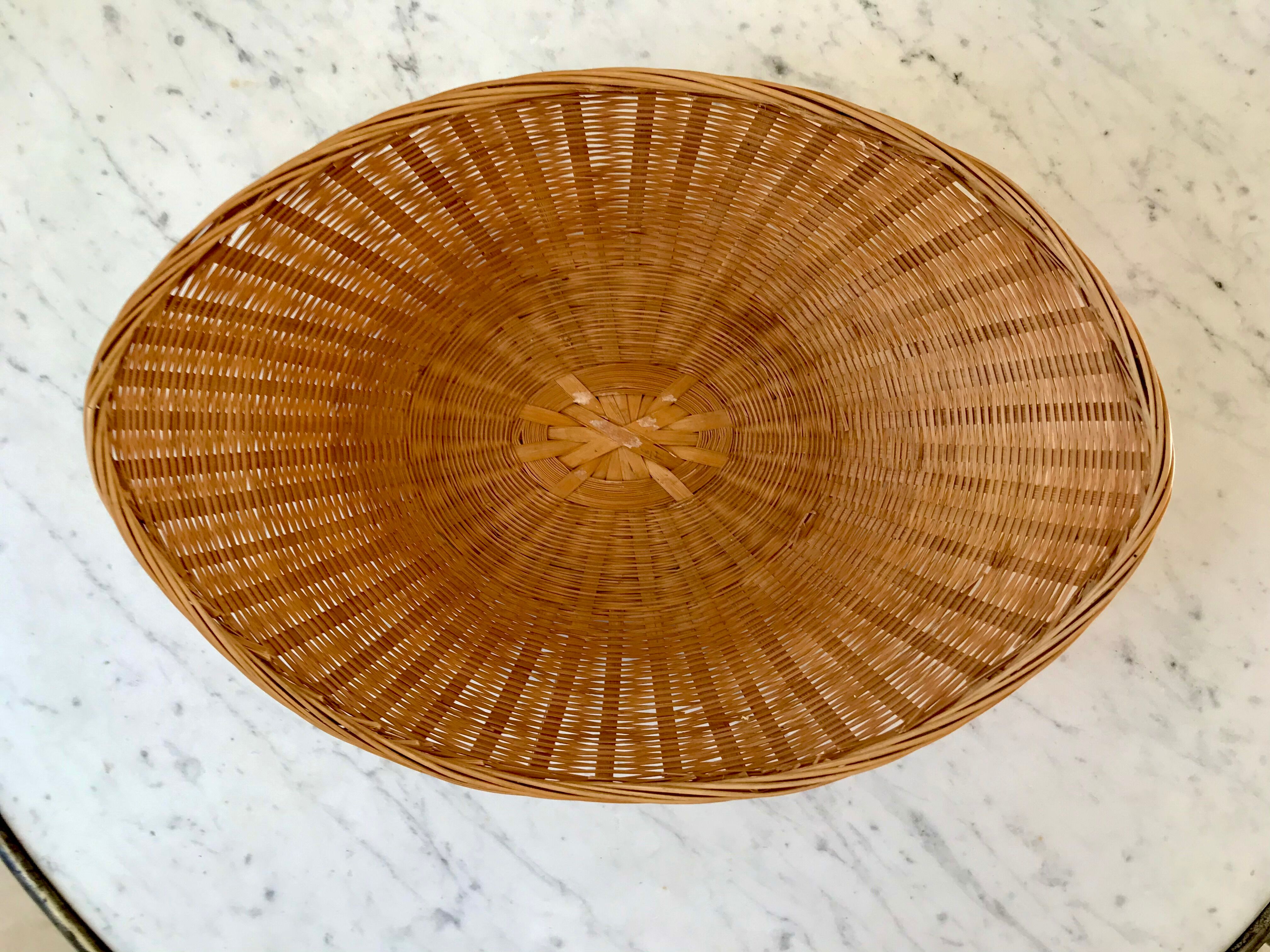 Corbeille en osier ovale années 70