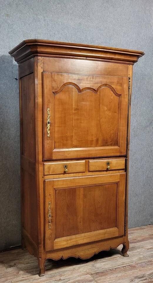 Meuble dit "homme debout" époque louis XV en merisier vers 1750