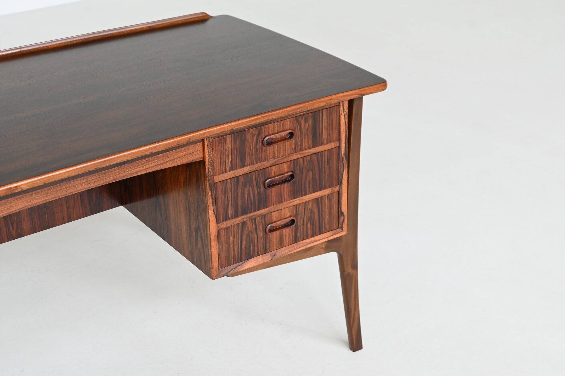 Svend Aage Madsen writing desk in rosewood H.P. Hansen Denmark 1960
