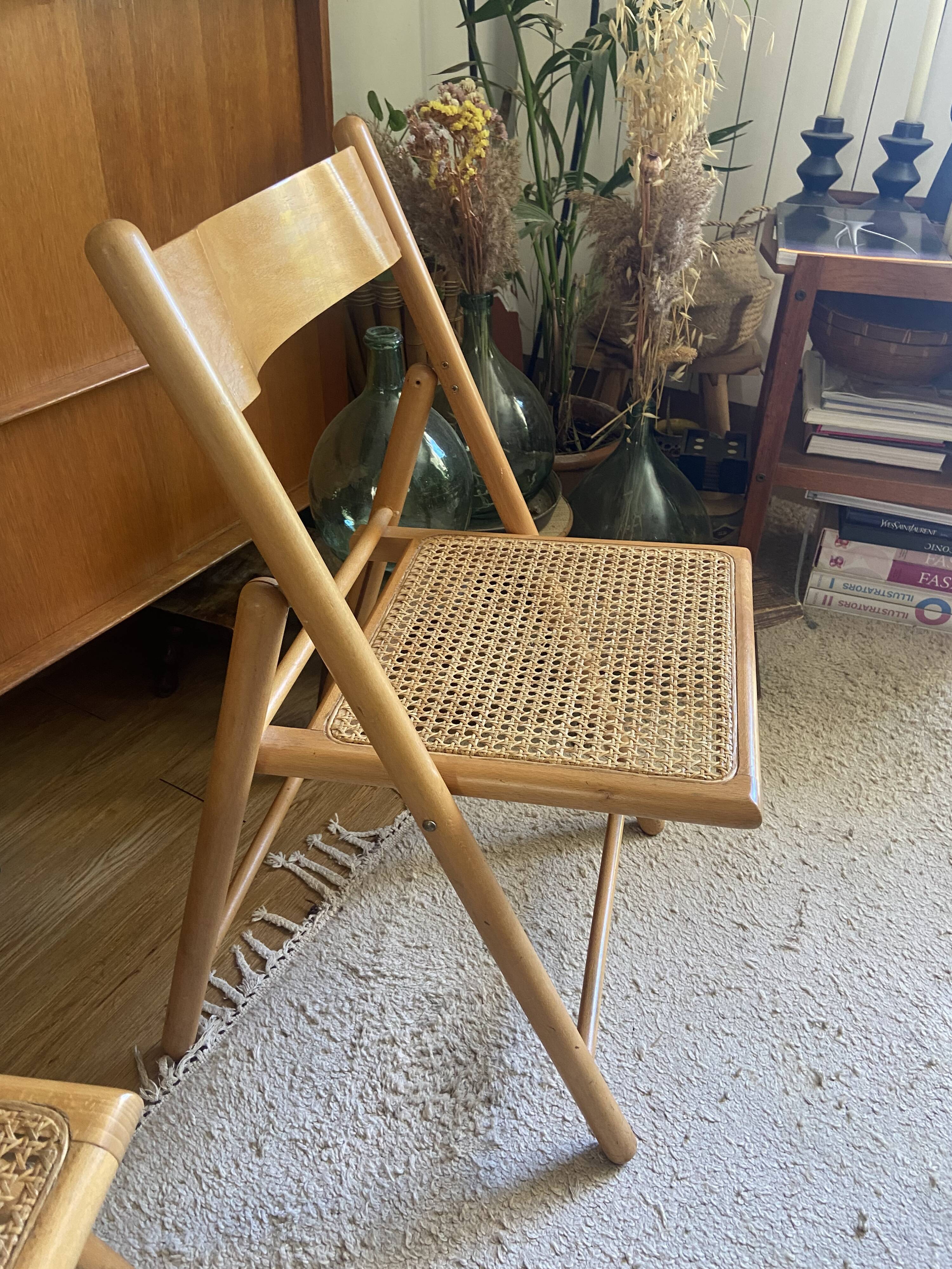 Pair of folding wooden chairs and vintage cannage