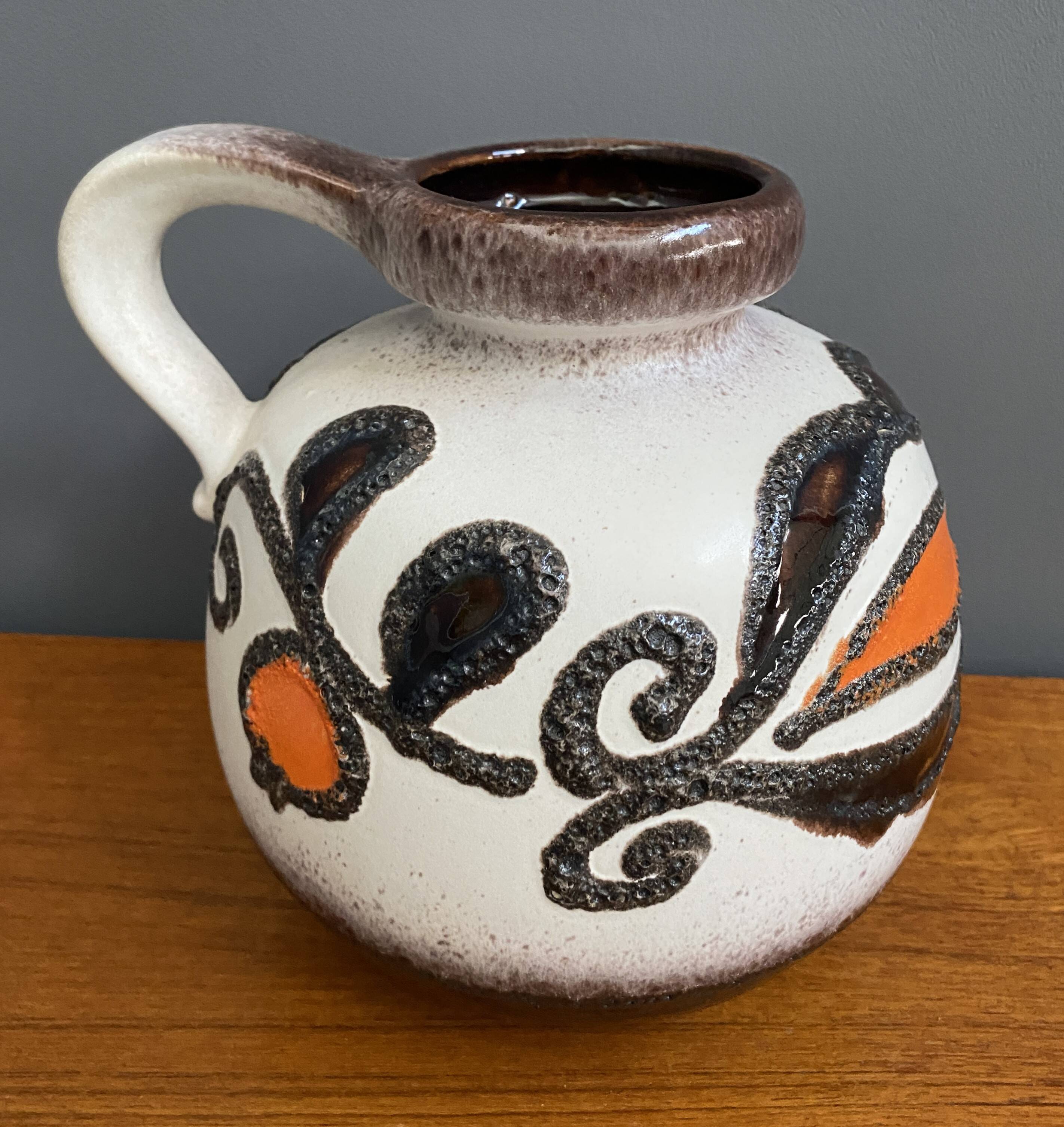 Scheurich vase model 484-21 1970s