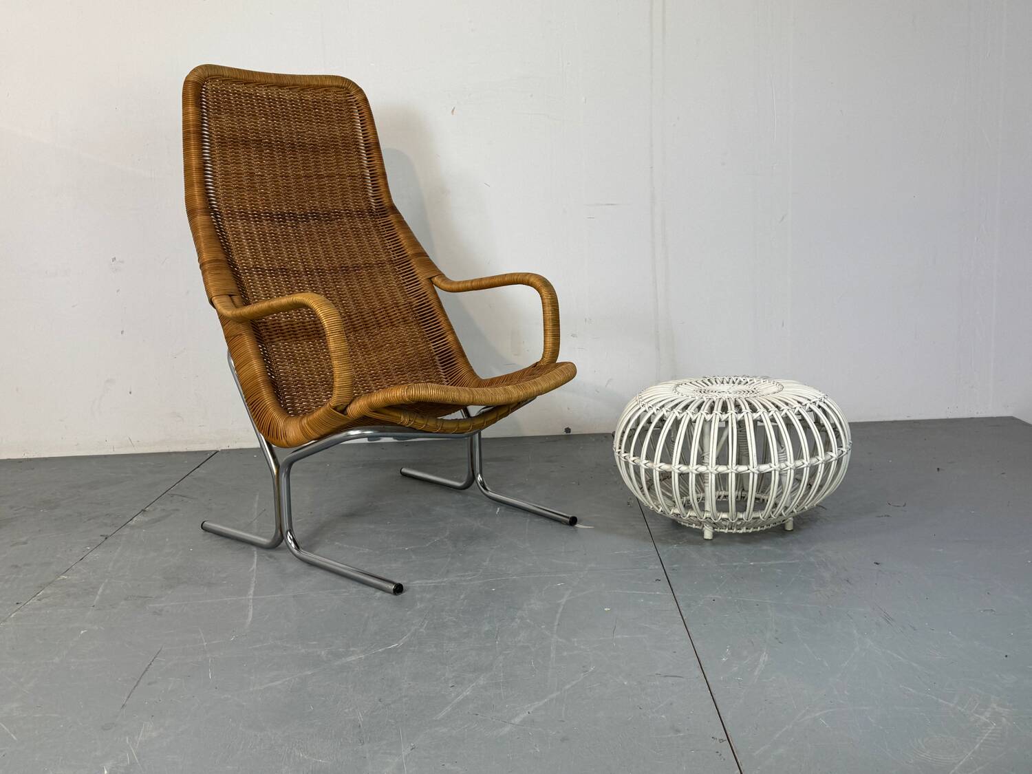 Chaise longue moderniste en acier et rotin du milieu du siècle par Dirk van Sliedregt