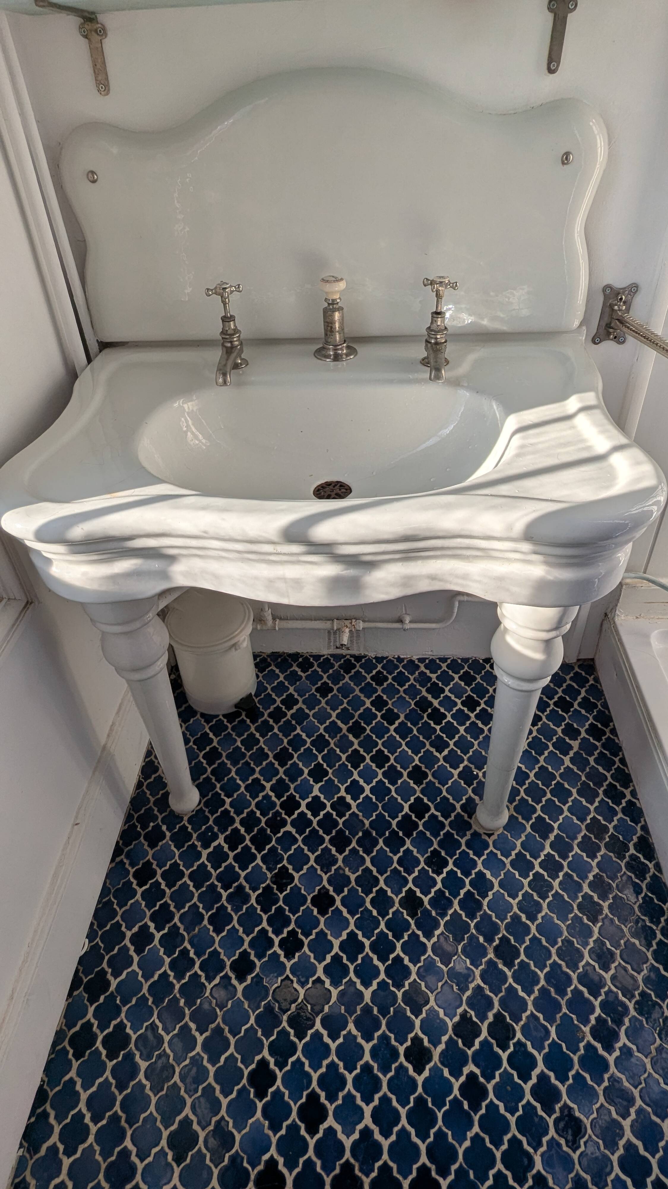 Set of a sink and its retro ceramic splashback.
