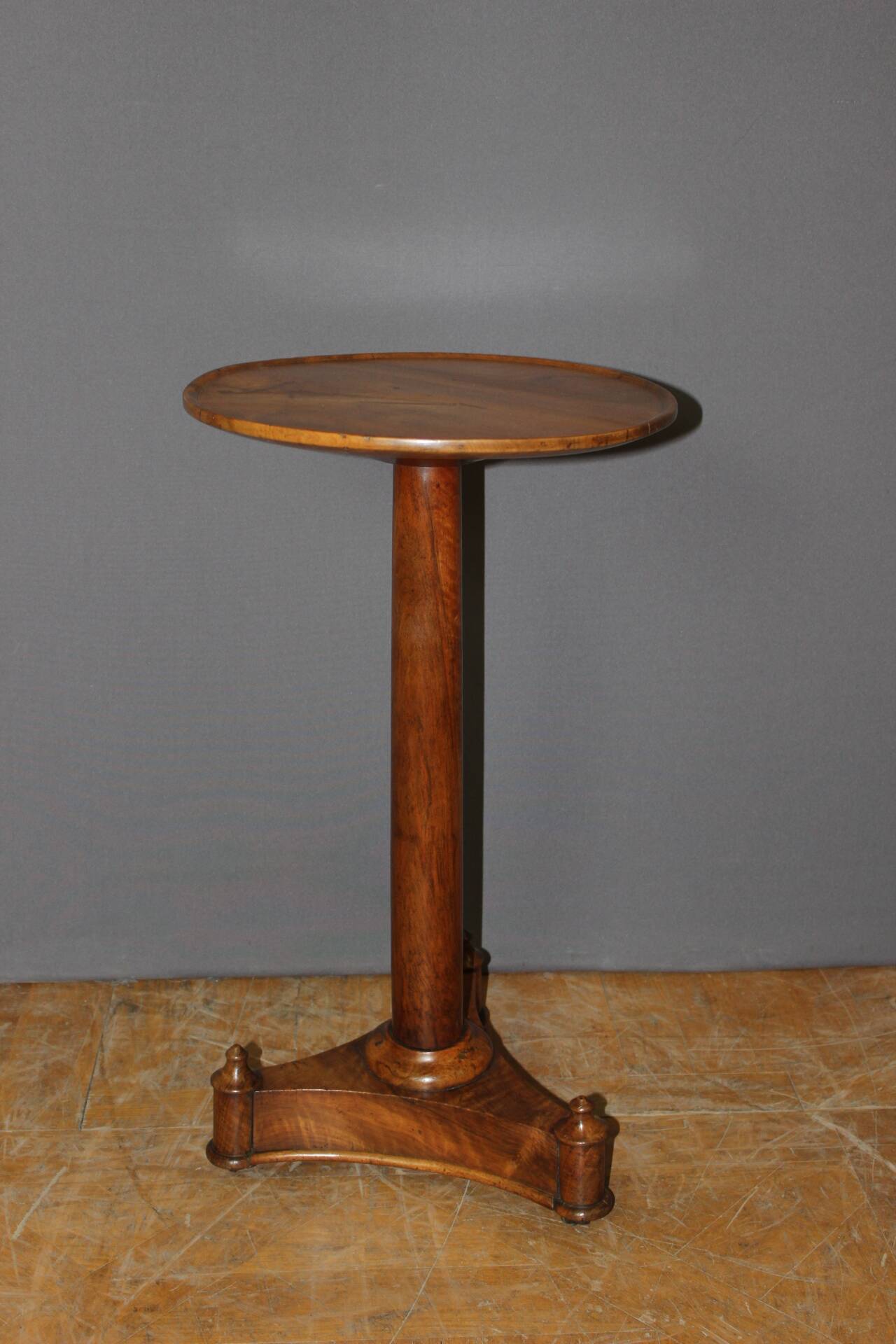 Empire walnut gueridon from the 19th century