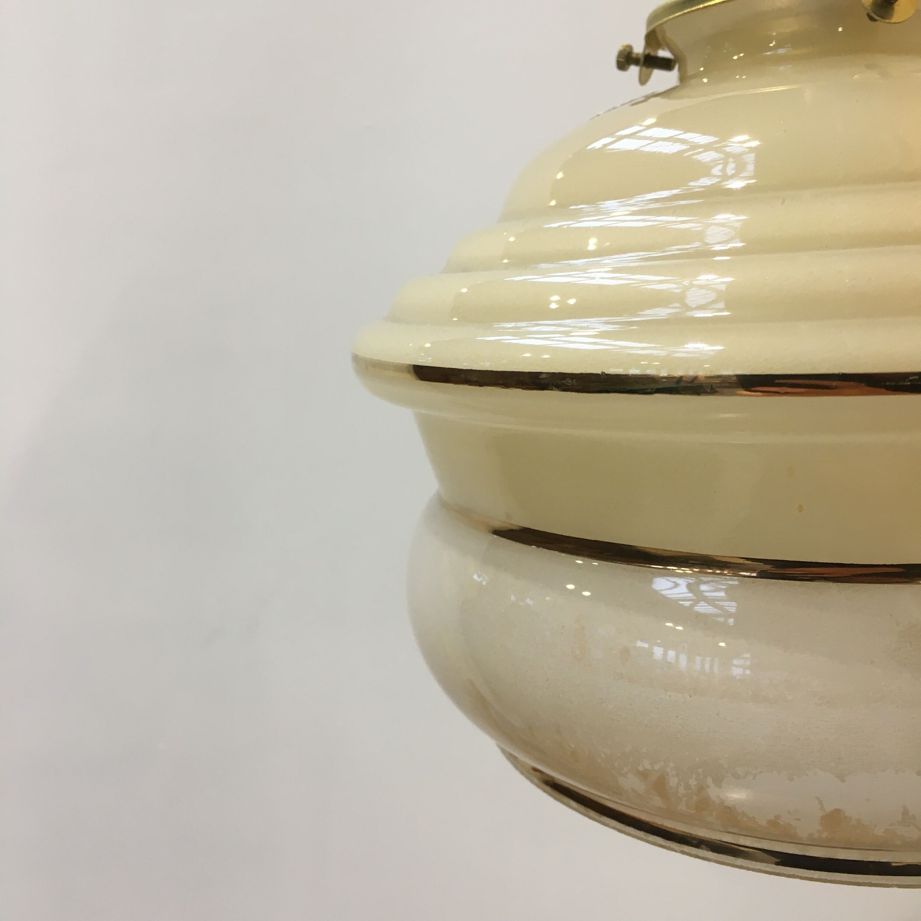 Art Deco hanging yellow-beige and golden edé