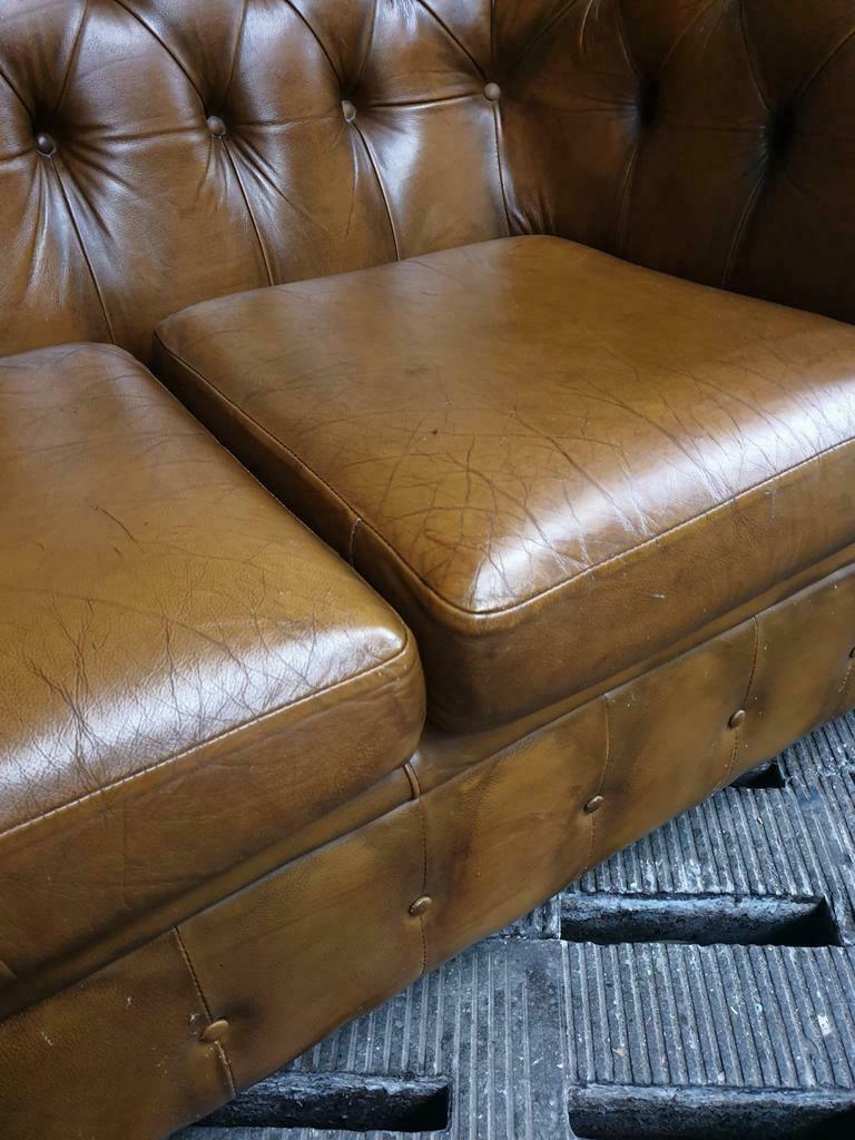 Old Chesterfield sofa 2 seater 140 cm