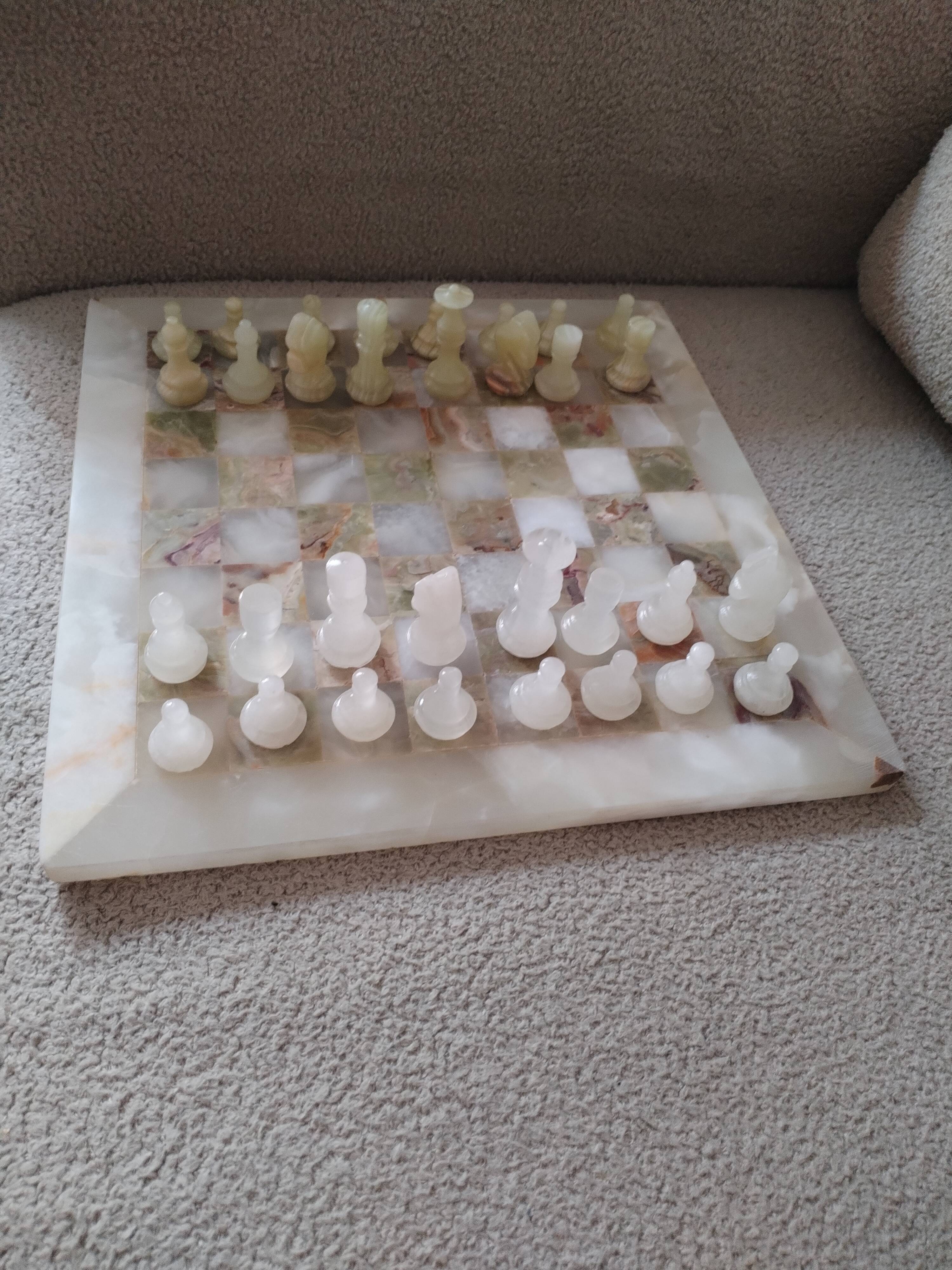 Chess set in onyx and marble