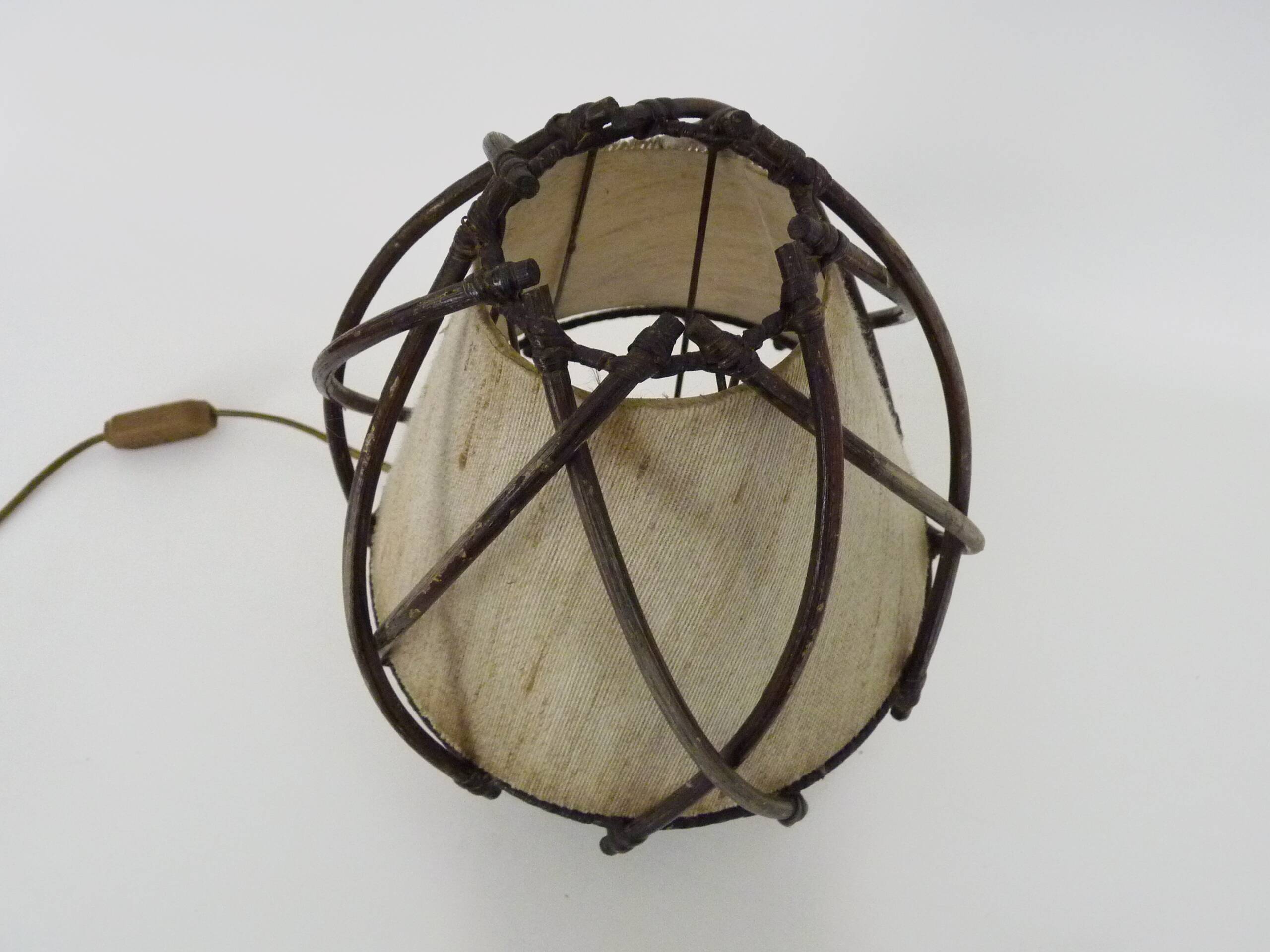 Bedside lamp, table lamp in rattan, bamboo Louis Sognot. 50s