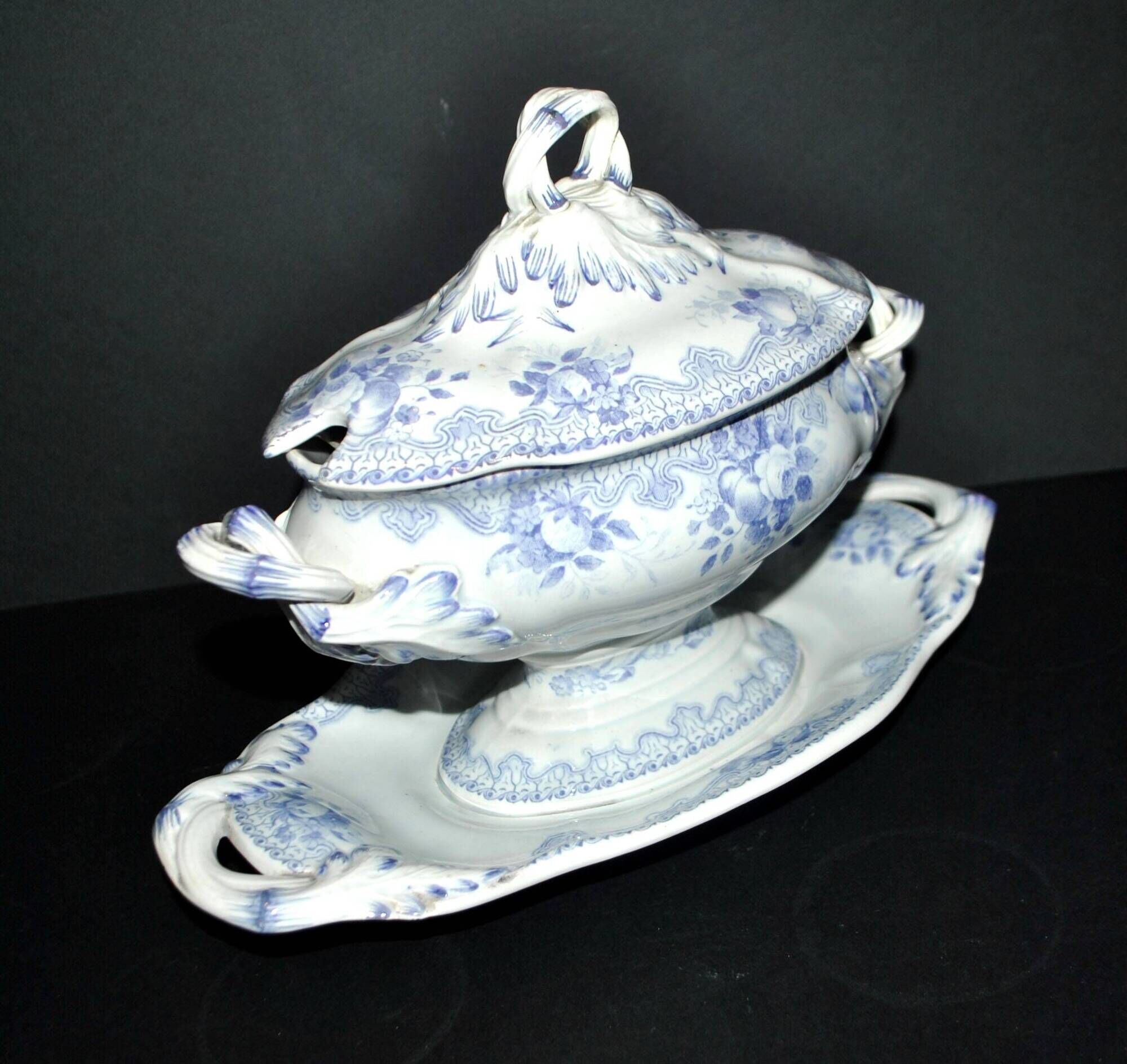 Antique earthenware sauceboat from CREIL MONTEREAU LM&Cie 1840-1870