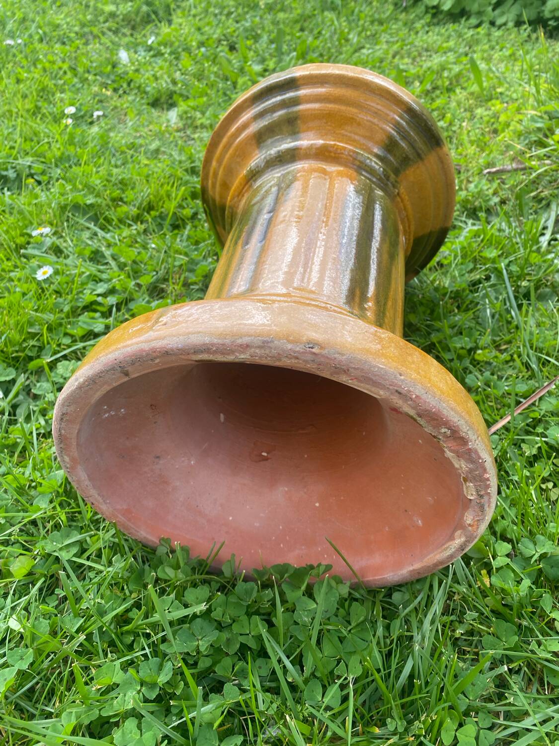 Southern France stool in glazed ceramic