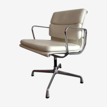 Armchair EA208 by Charles and Ray Eames -  Vitra