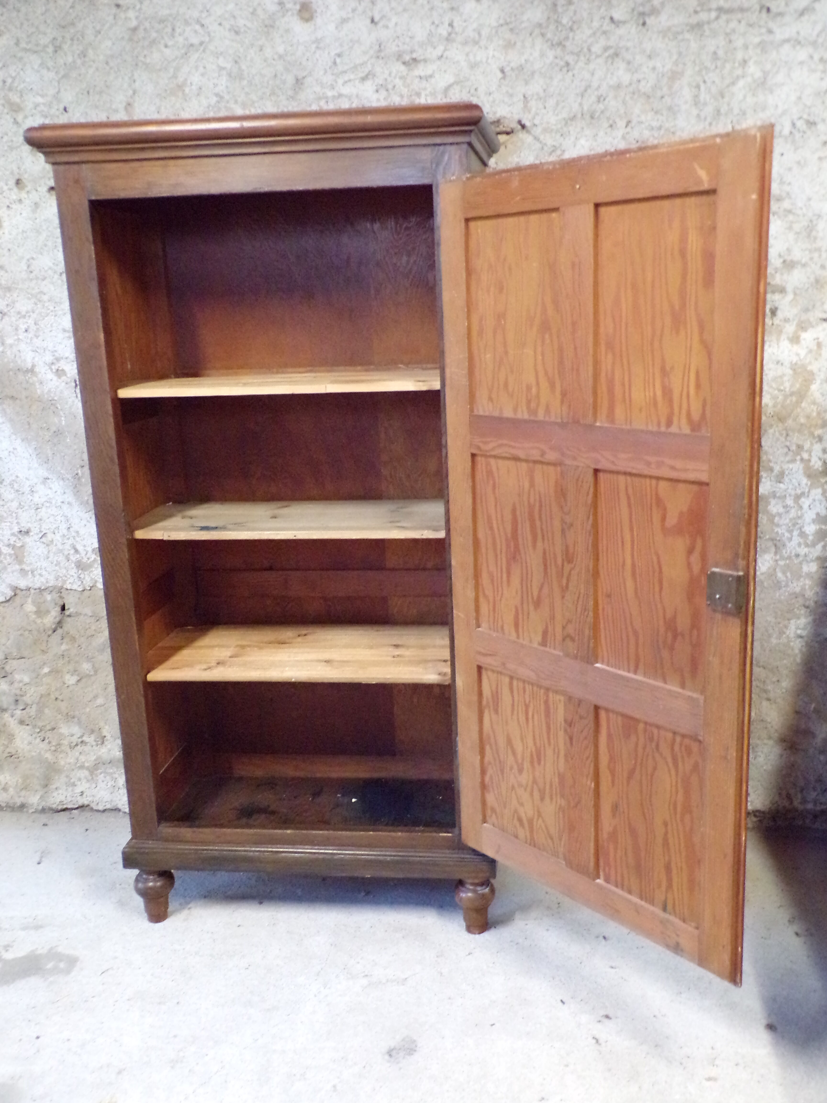 Armoire parisienne