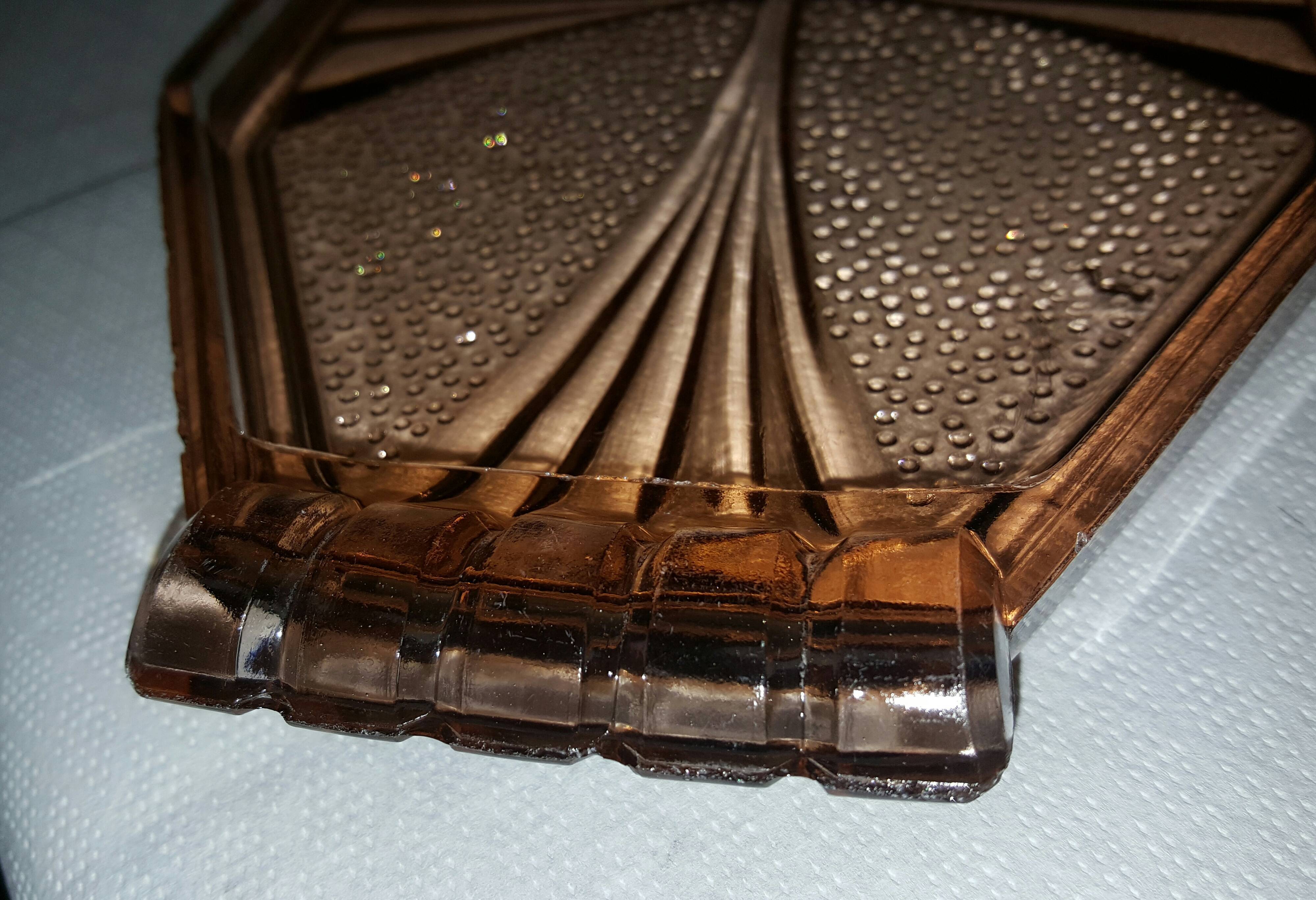 Tray in pink glass, art deco and lines