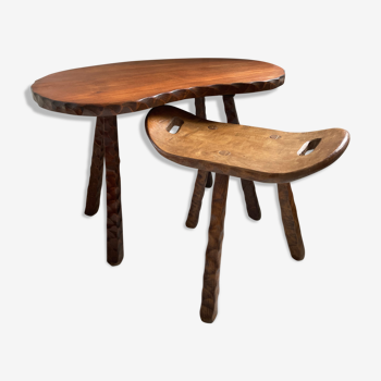 Table et son tabouret en bois massif de style brutaliste art populaire