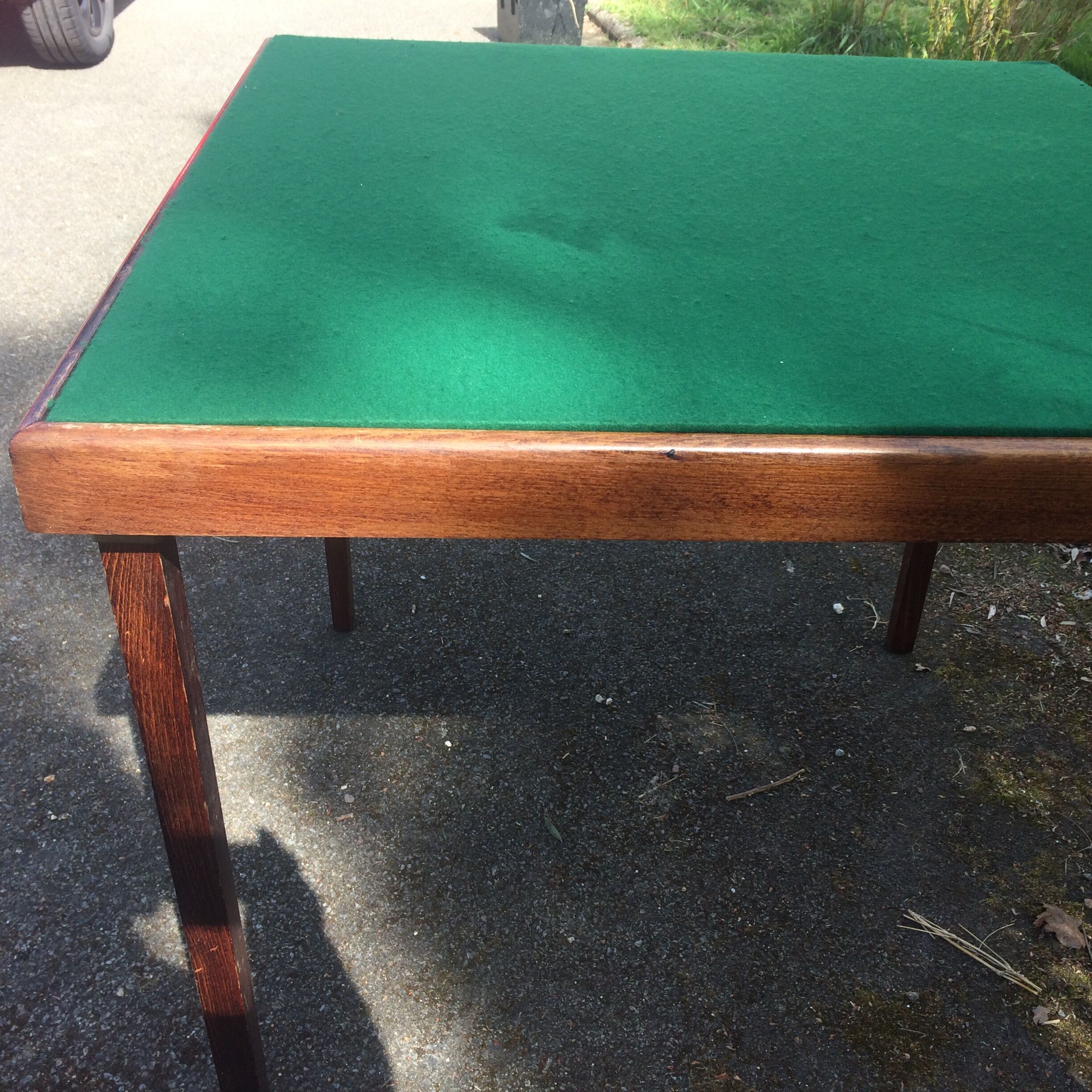 Table old mahogany, folding bridge. Top green felt.