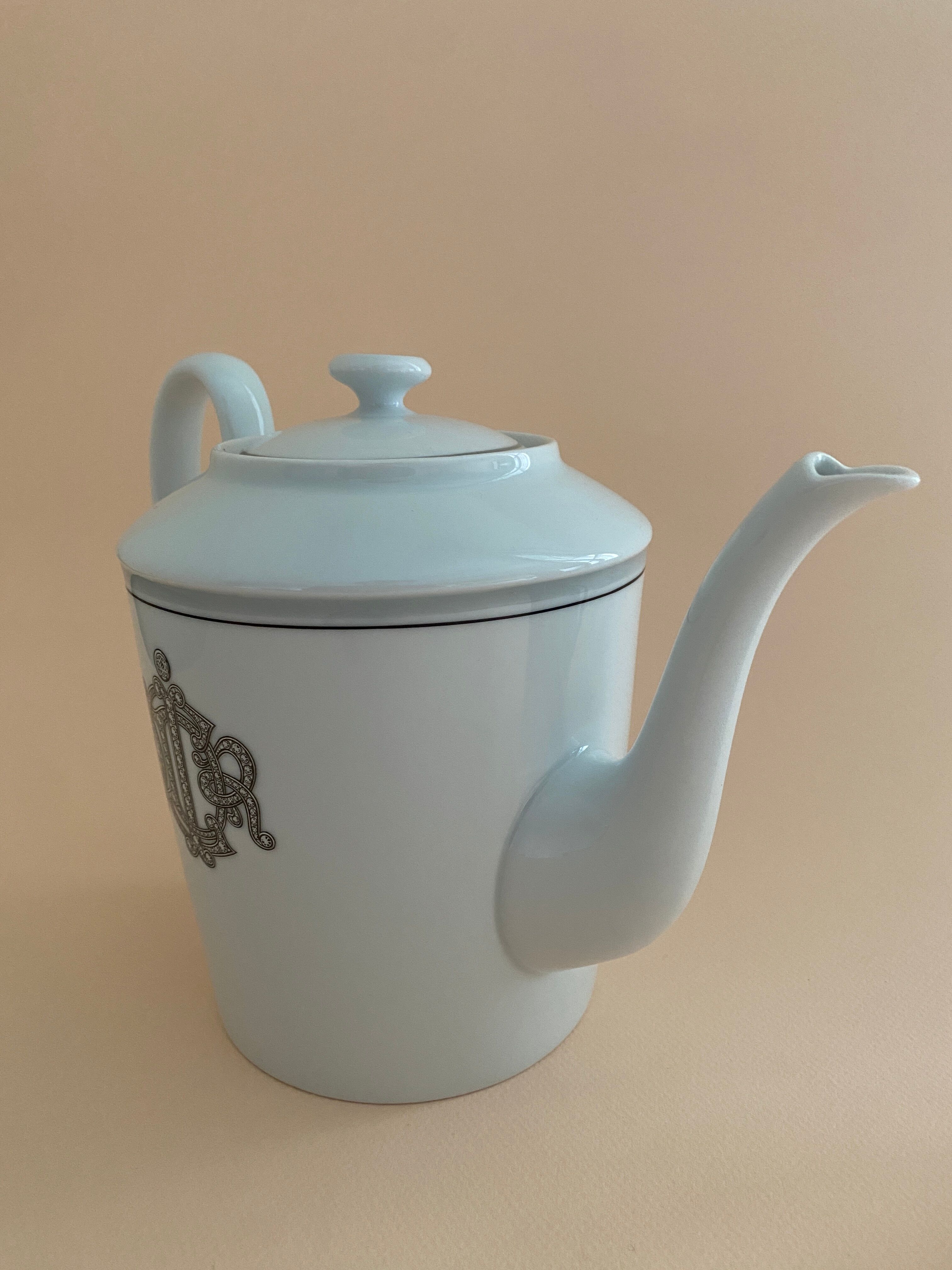 Théière et pot à lait Dior