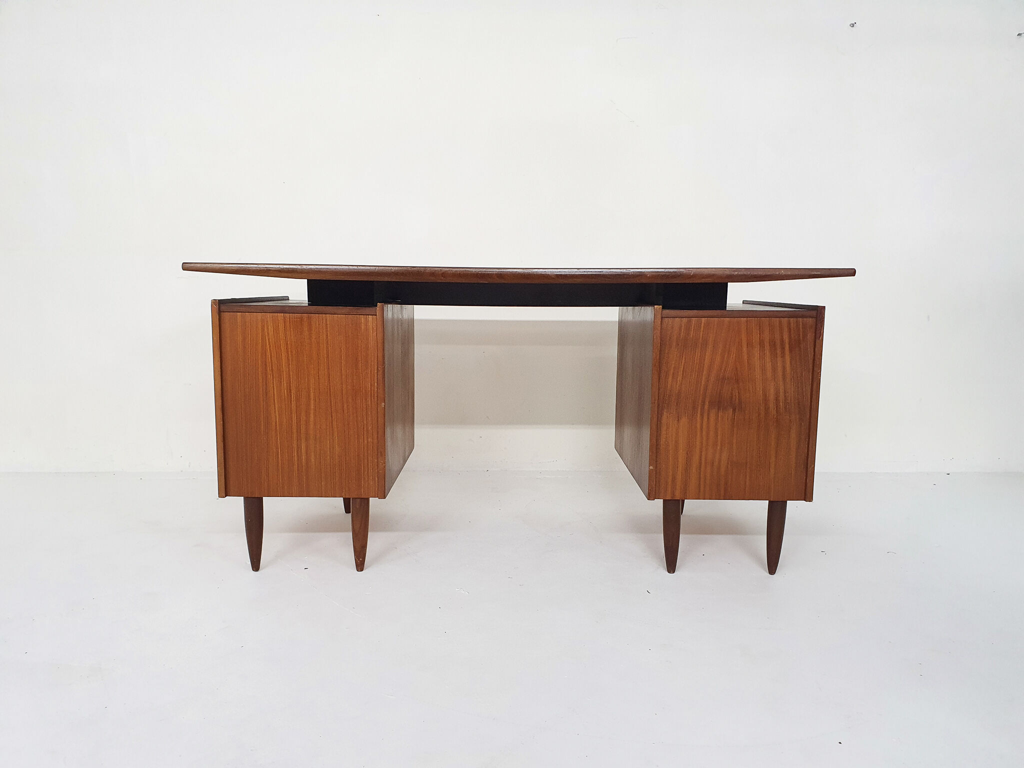 Bureau en teck du milieu du siècle, Pays-Bas des années 1960