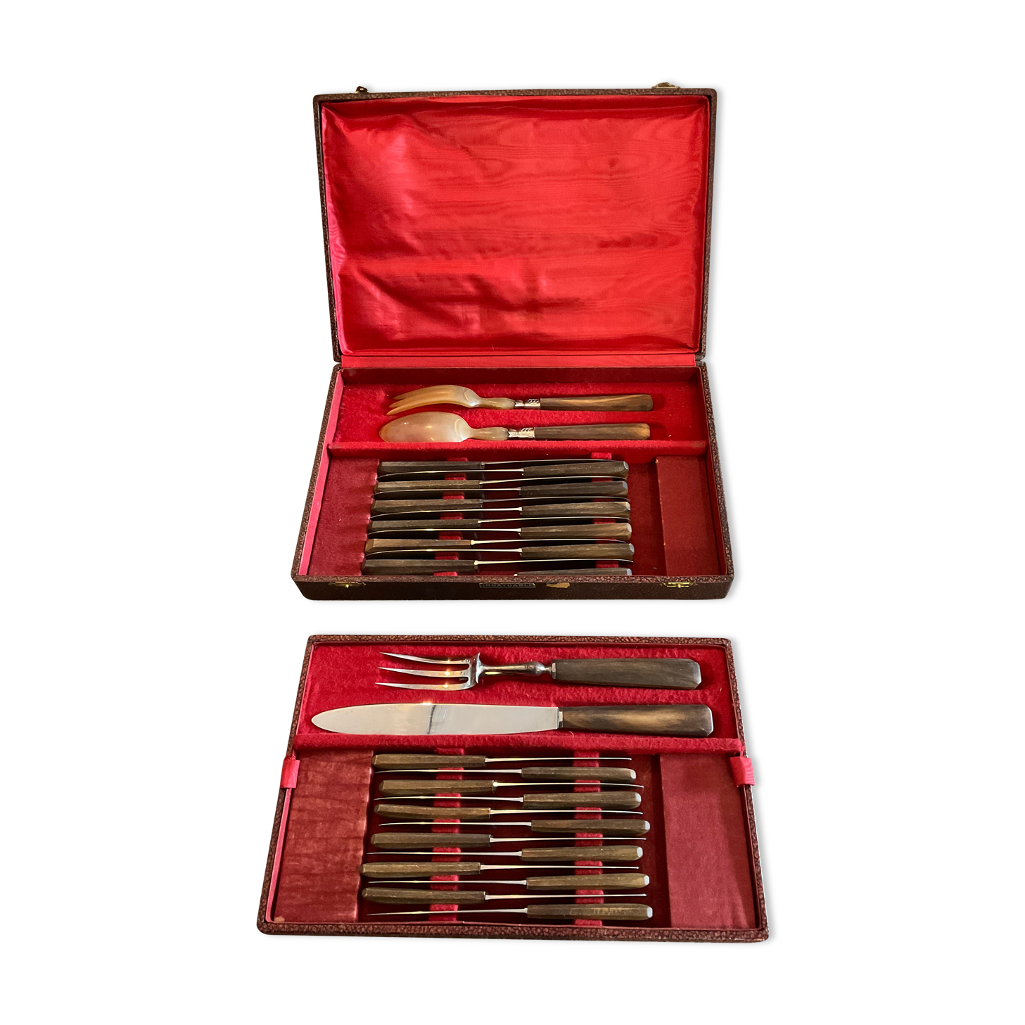 Box 28 pieces, knives and service cutlery