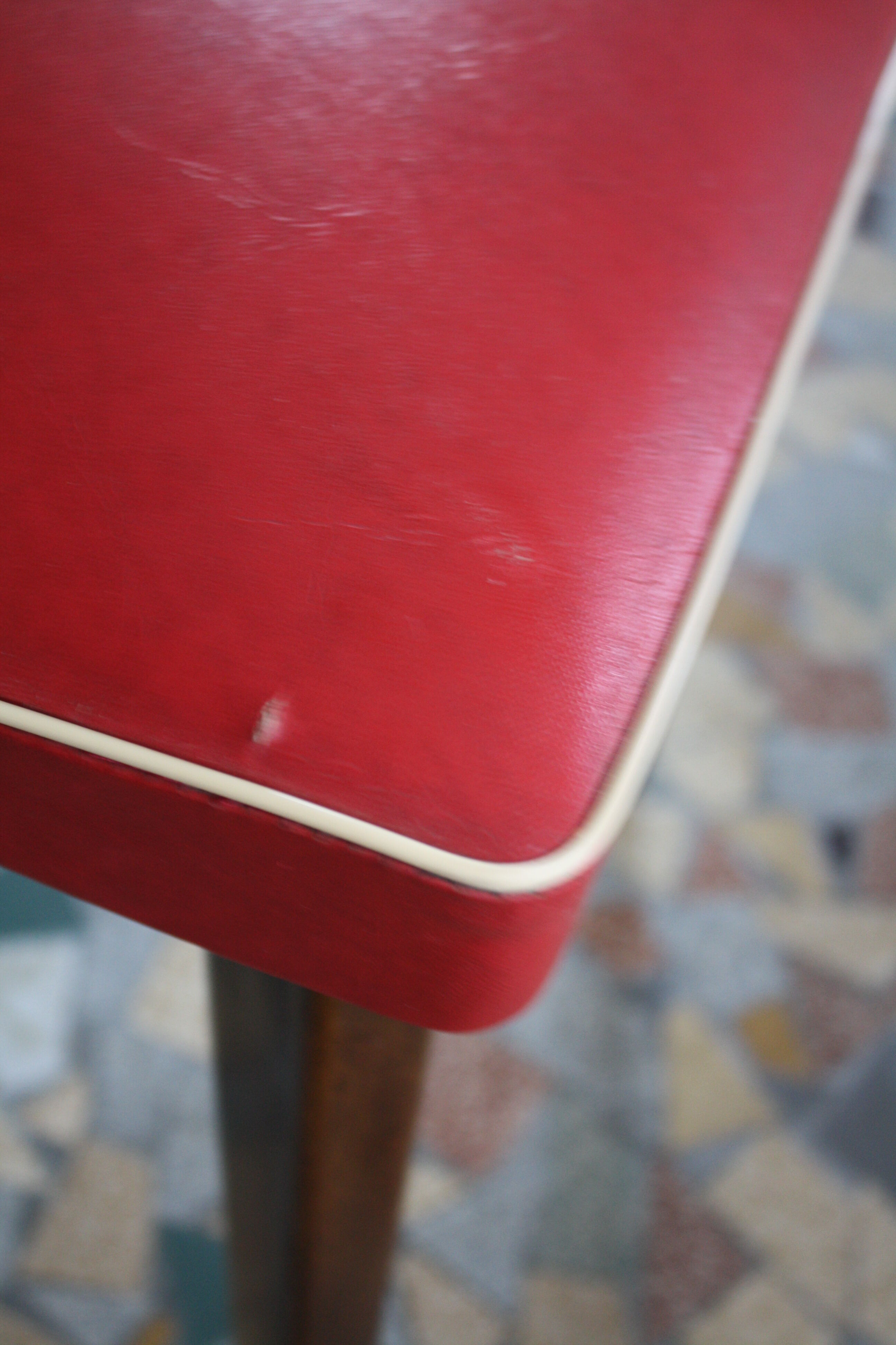 Lot of 8 vintage wooden chairs and red skai