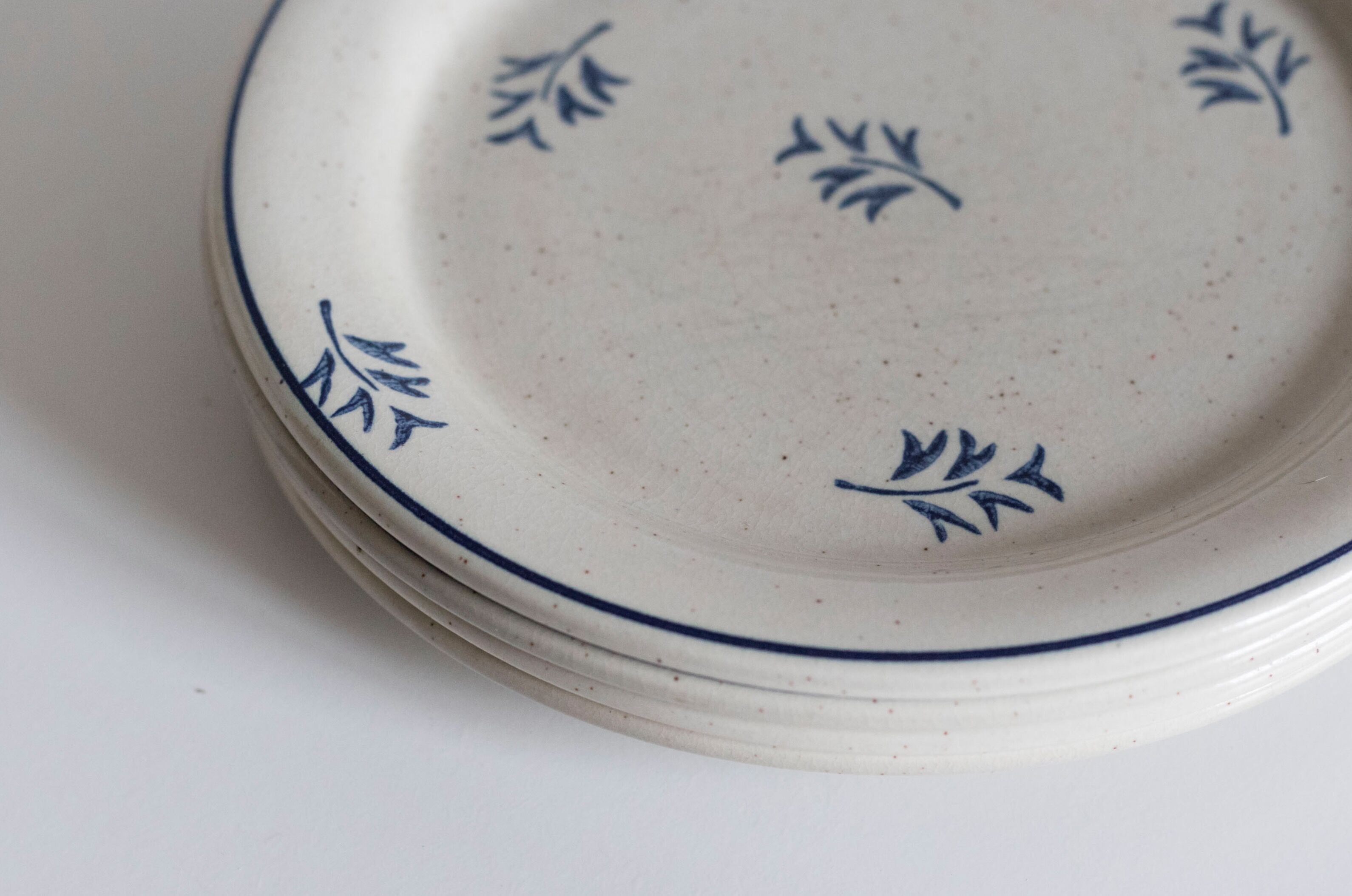 4 plates with earthenware desserts from St Amand