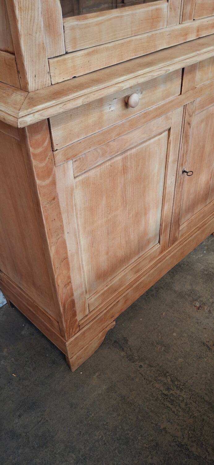 Two-piece glass-fronted buffet
