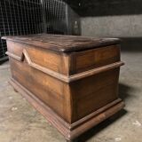 Opening bench in old oak wood
