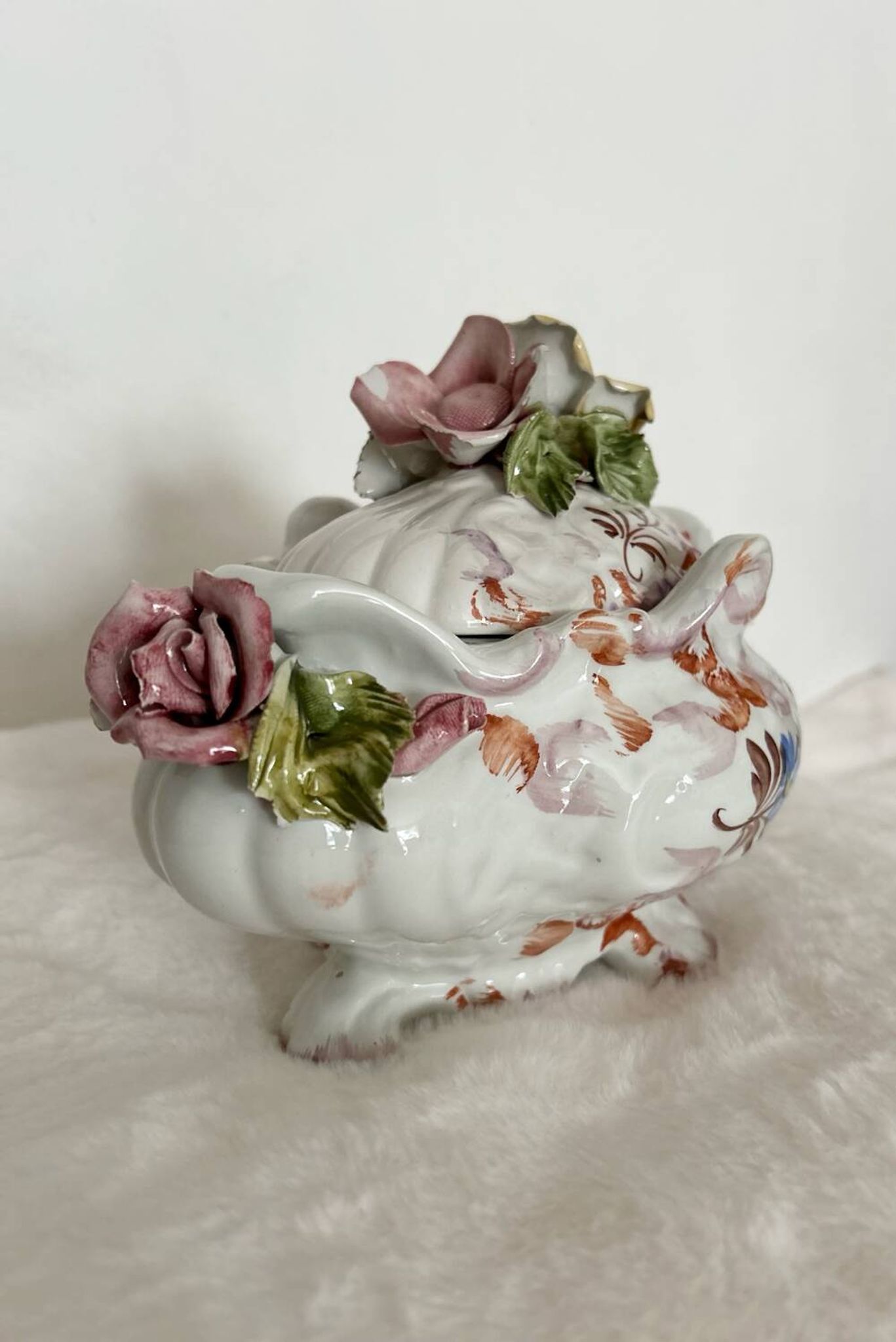 Soup tureen