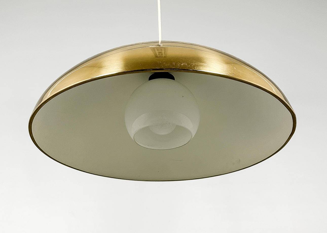 suspension laiton et opaline - Suède années 60-70