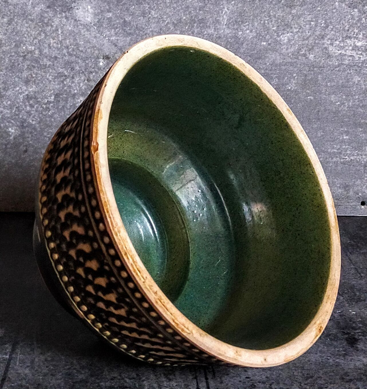 Ceramic pot cover with vintage scarifications 50s