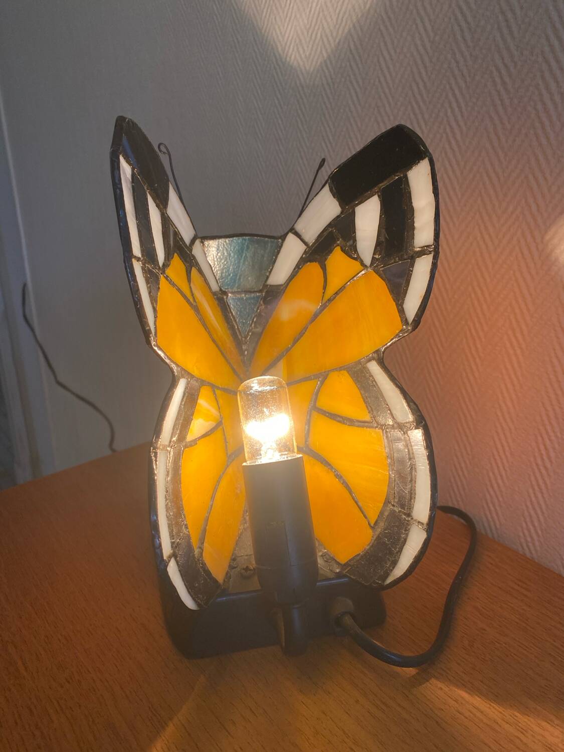 Lampe papillon style Tiffany en vitrail