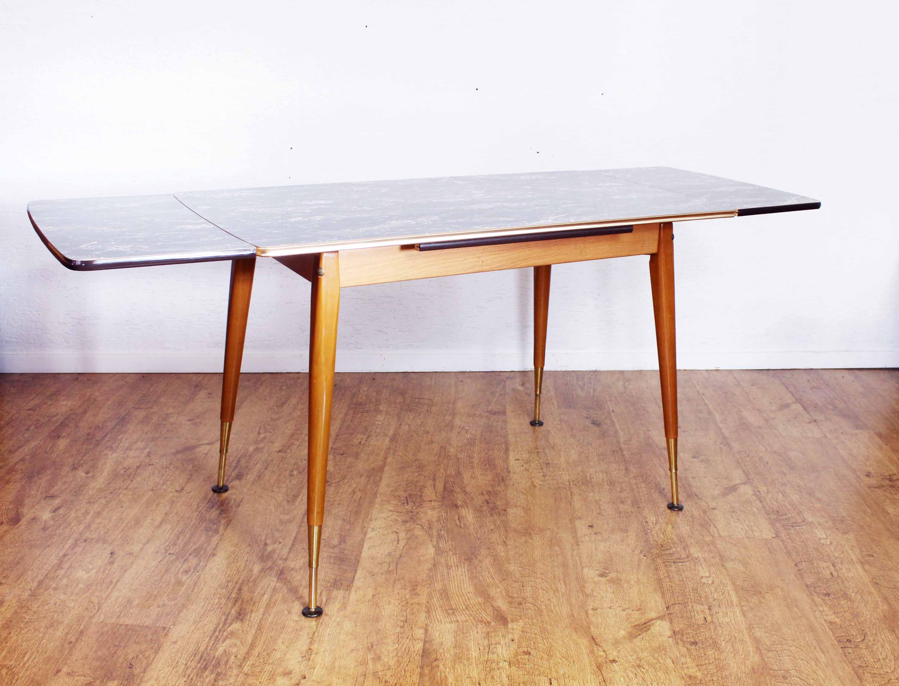 Table with compass feet from the 70s with "rise and fall" system