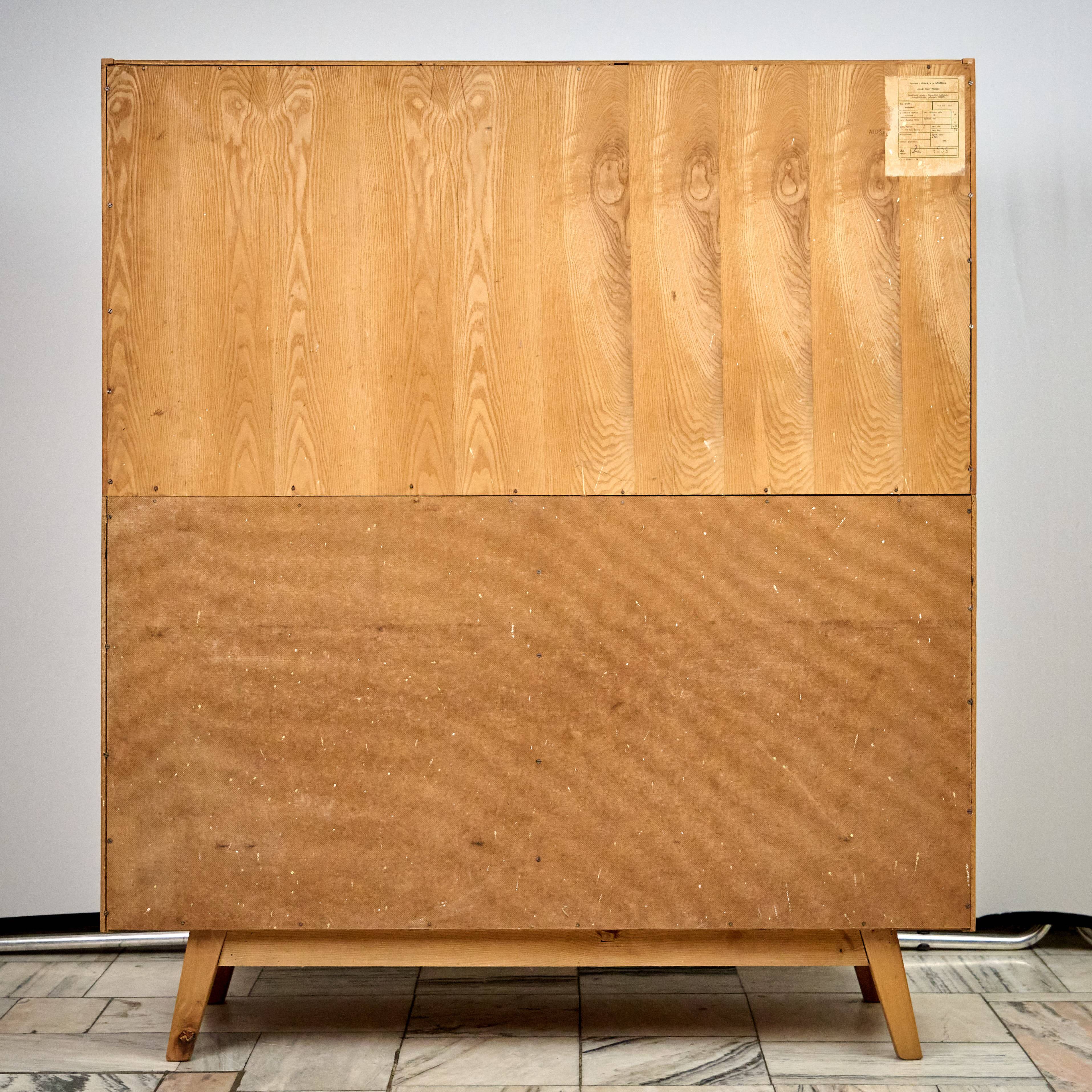 Vitrine par Hubert Nepožitek et Bohumil Landsman pour Jitona, années 1960.