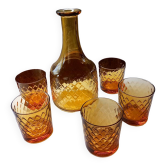 Carafe + 5 verres, en verre ambré