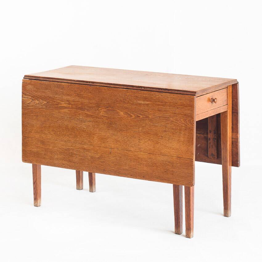 Vintage table with two folding leaves. Solid oak wood. France, 1940s