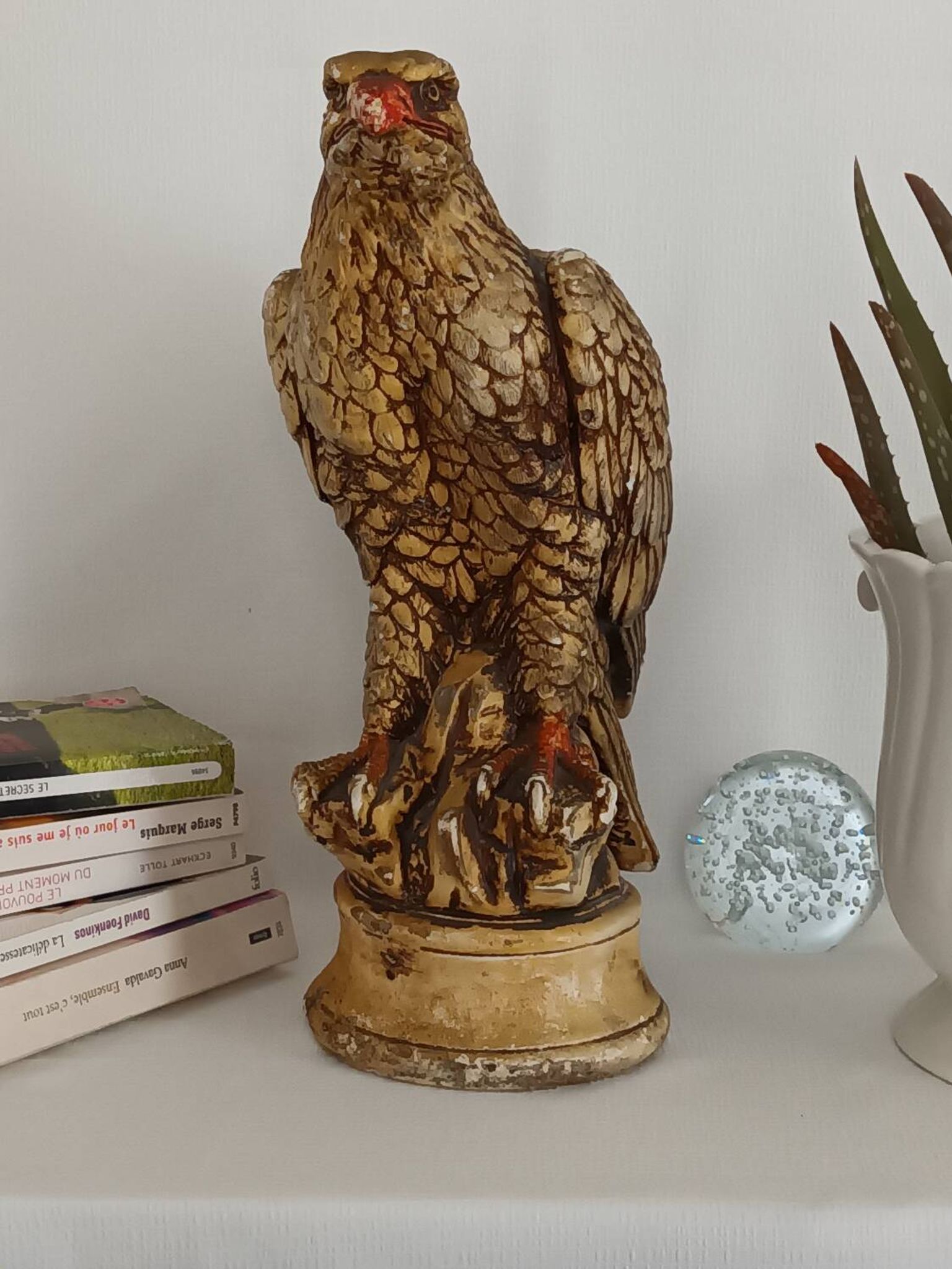 Statue d'aigle en plâtre vintage