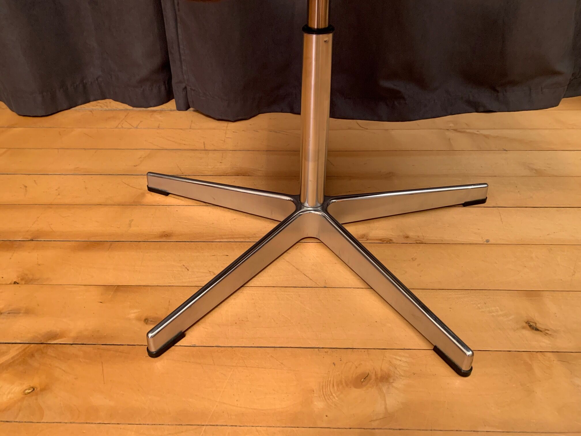 Oxford armchair by Arne Jacobsen, Fritz Hansen, Denmark.