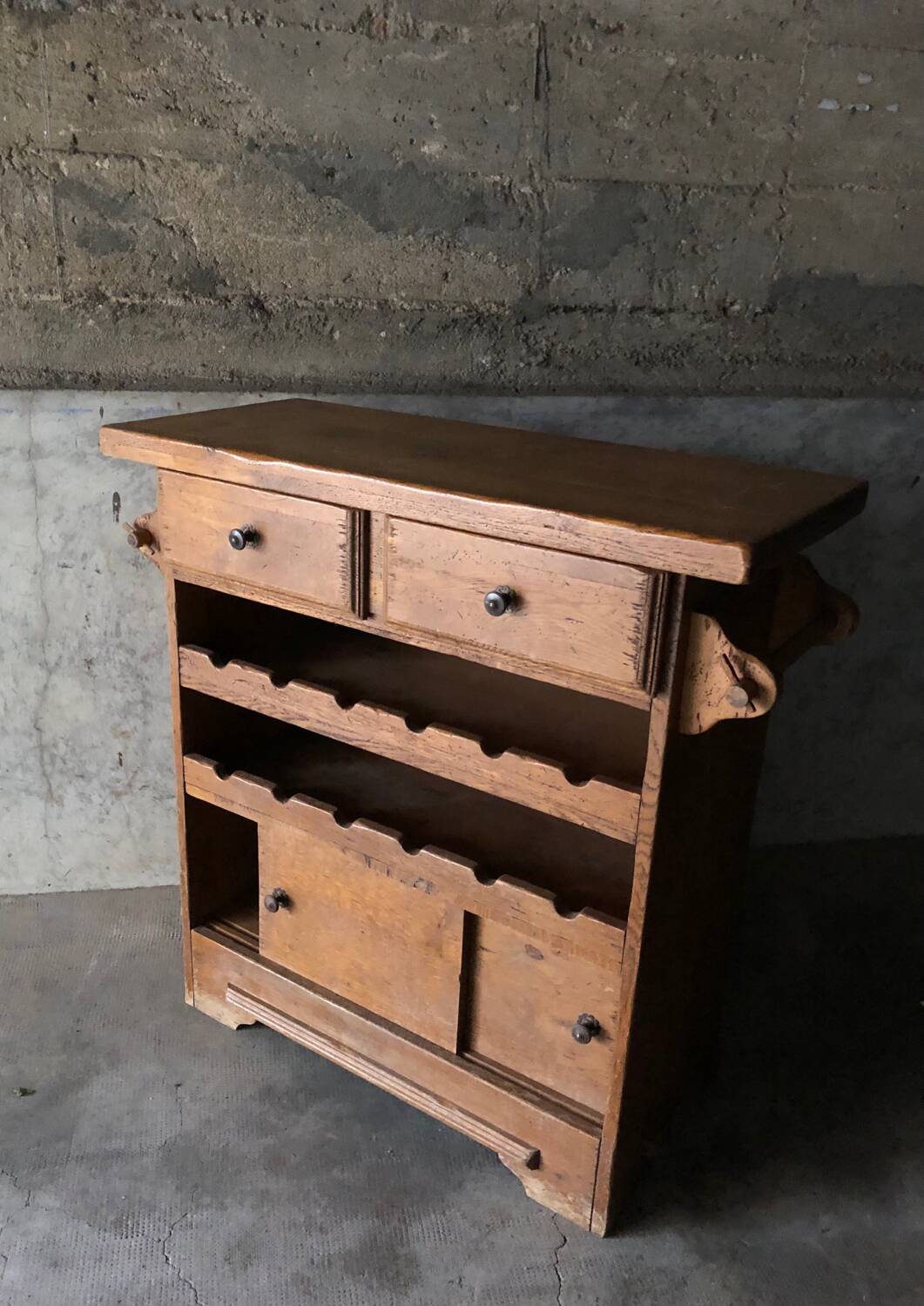 Bistro dresser cabinet