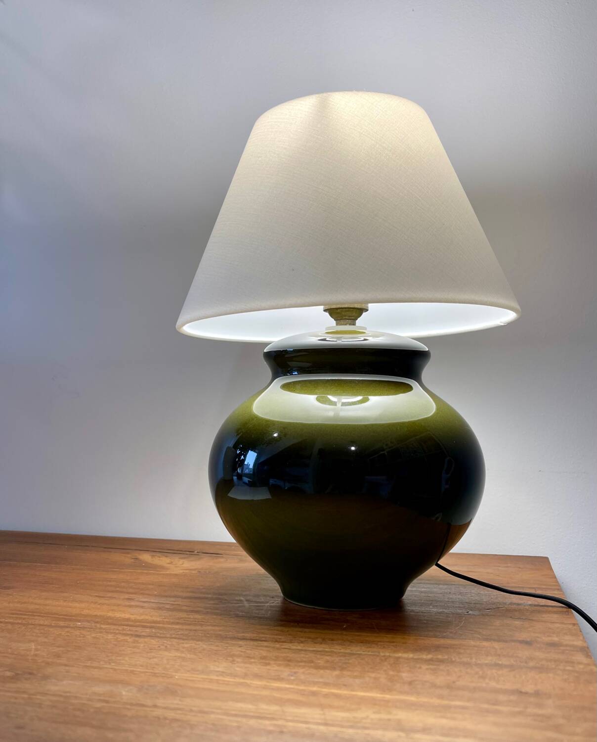 Glazed ceramic ball lamp