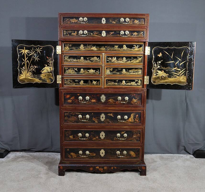 Chinese Cabinet in Lacquered Wood and Painted Wood – Early 20th Century