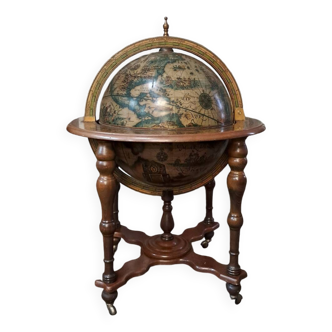Globe Bar