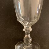8 verres anciens, soufflés, à vin, à pied, en cristal taillé Baccarat, XIXème